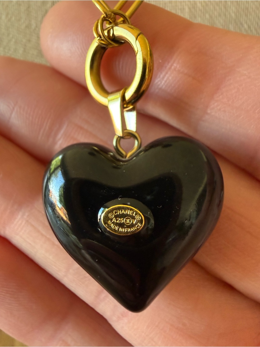 ChaneI Gold 18” Chain Necklace with Black Heart and Crystal logo - Picture 4 of 7